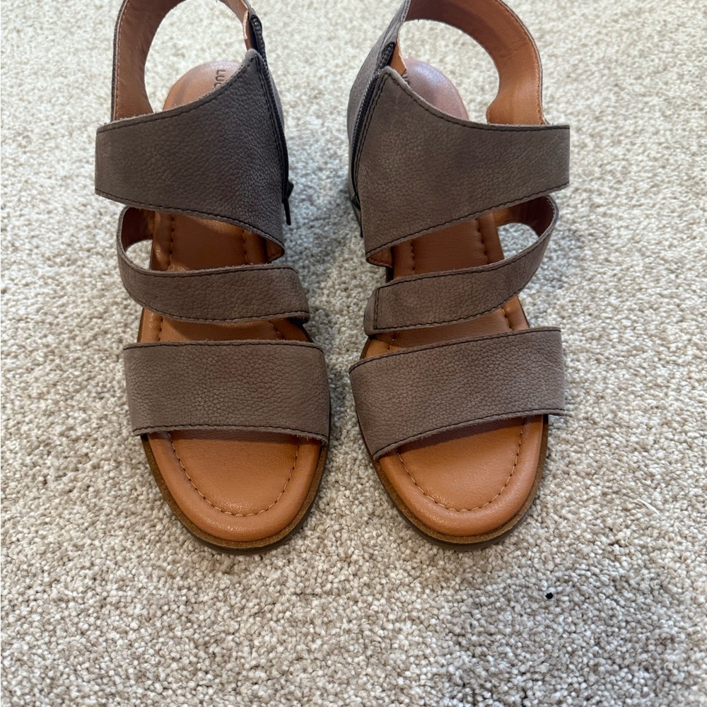 Lucky Brand Tan Strappy Sandals